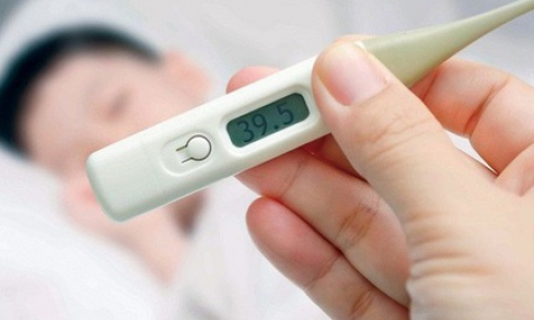 Hạ sốt cho trẻ F0 theo những cách này có thể khiến bệnh nặng thêm