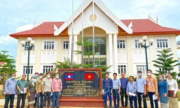 Vietnam hands over Bokeo TV-radio broadcasting station to Laos
