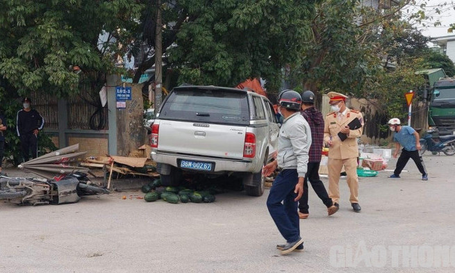 Vụ xe biển xanh gây TNGT làm 2 người chết ở Thanh Hoá: Có chuyện "hôi của"?
