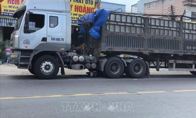 Xe đầu kéo gây tai nạn, hai vợ chồng tử vong tại chỗ