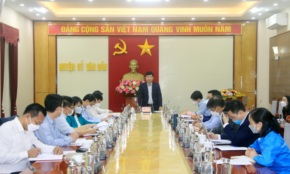 Phó Bí thư Thường trực Tỉnh ủy Ngô Hoàng Ngân làm việc tại Vân Đồn