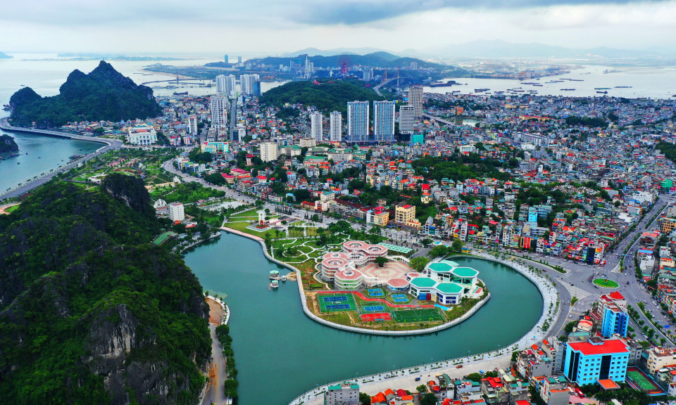Ha Long city introduces alluring marine tourism products