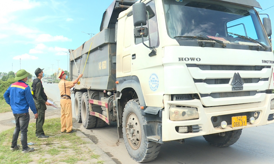 Xử lý xe quá tải trọng: Cần sự phối hợp chặt chẽ  giữa các lực lượng chức năng