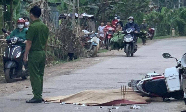 Va chạm với ô tô, người điều khiển xe máy tử vong tại Hòa Bình