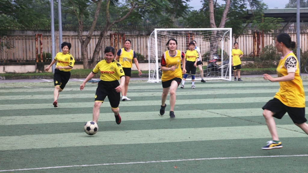 Giao lưu bóng đá nữ giữa các đơn vị của Công ty Than Mạo Khê (Vinacomin)