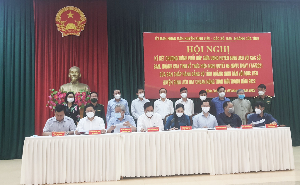 Các đơn vị ký kết với huyện Bình Liêu về triển khai NQ 06-NQ/TU của BCH Tỉnh ủy gắn với xây dựng NTM.