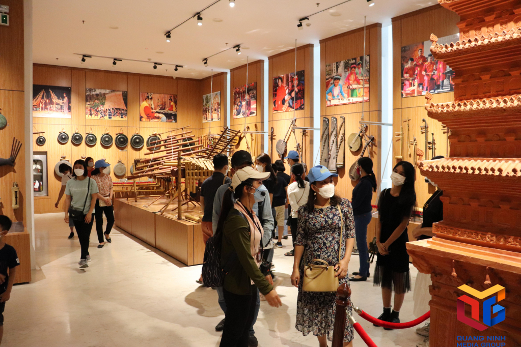 Bảo tàng Quảng Ninh là điểm đến hấp dẫn nhiều du khách. 