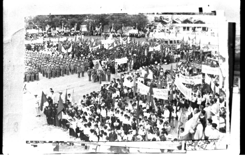 Quang cảnh và những hoạt động diễn ra trong cuộc mít tinh mừng vùng mỏ được giải phóng tổ chức tại Hòn Gai ngày 1/5/1955