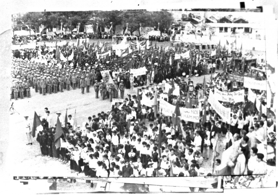 Quang cảnh và những hoạt động diễn ra trong cuộc mít tinh mừng vùng mỏ được giải phóng tổ chức tại Hòn Gai ngày 1/5/1955