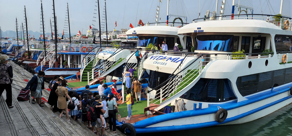 Ships visiting Ha Long Bay had the occupancy rate of 80-90% during three - day holiday.