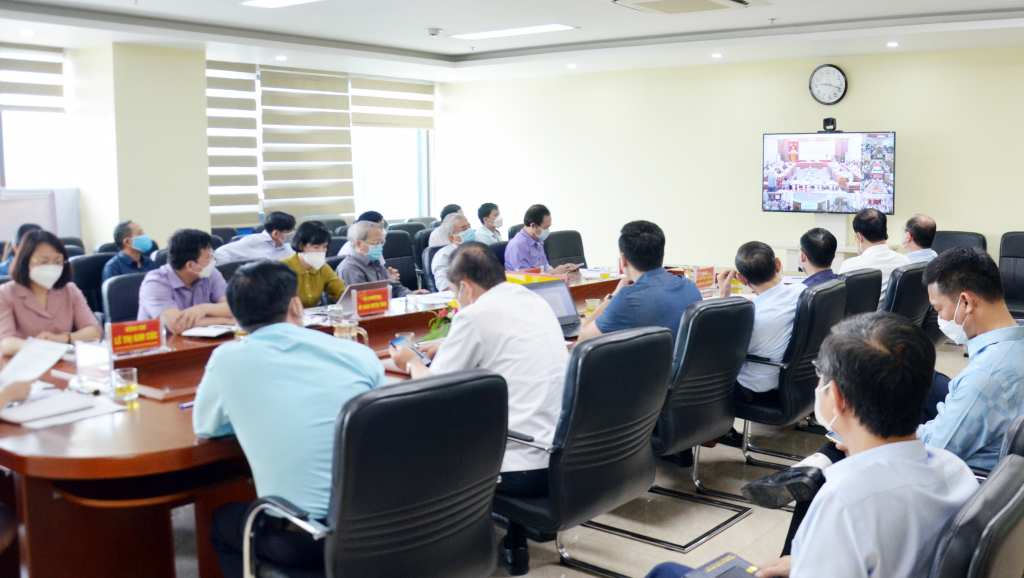 Các đại biểu tham dự tập trung nghe thảo luận