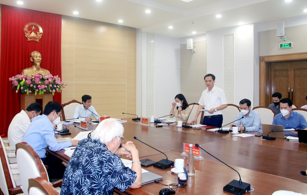 Lãnh đạo Sở Kế hoạch và Đầu tư, báo cáo kết quả công tác triển khai hoàn thiện hồ sơ, nội dung quy hoạch tỉnh Quảng Ninh.