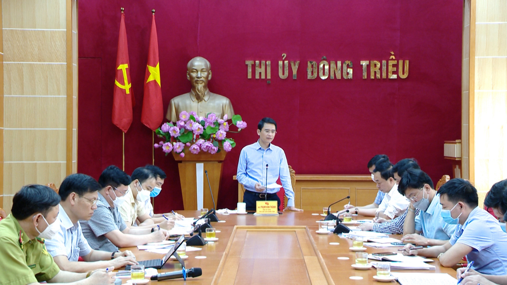 Đồng chí Phạm Văn Thành, Phó Chủ tịch UBND tỉnh phát biểu chỉ đạo tại buổi làm việc với lãnh đạo thị xã Đông Triều cùng các sở, ngành liên quan