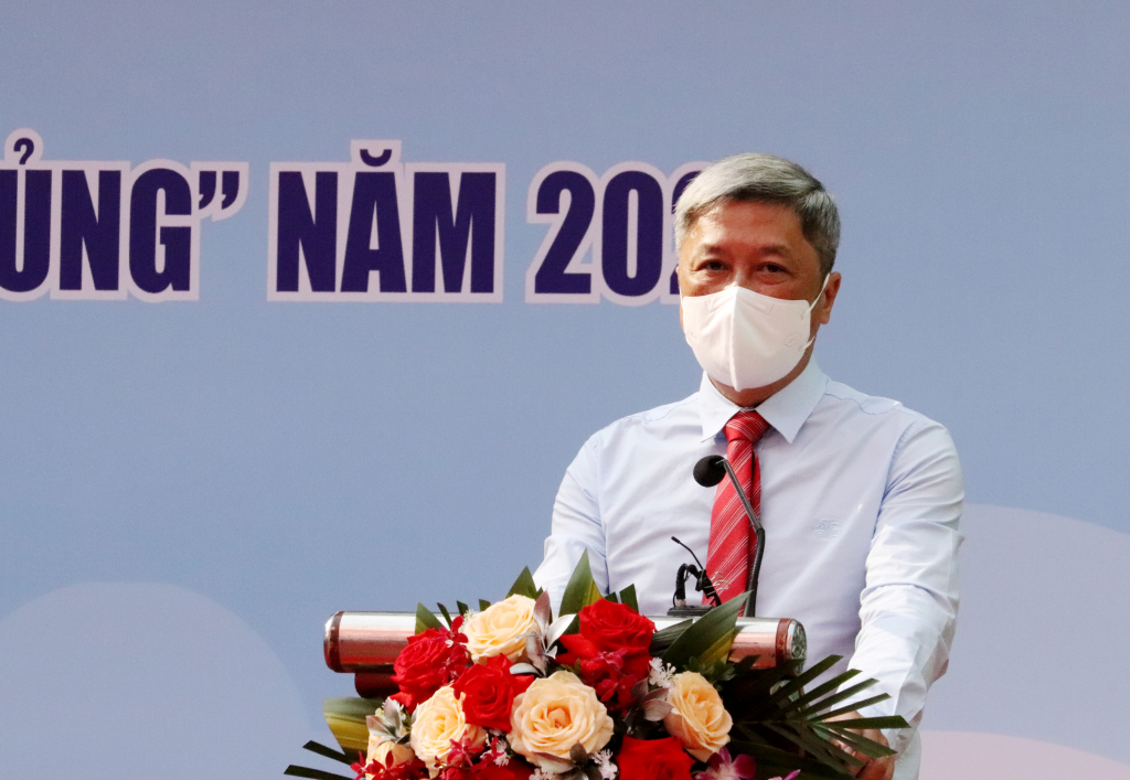 Đồng chí Nguyễn Trường Sơn, Thứ trưởng Bộ Y tế, phát biểu tại buổi lễ.