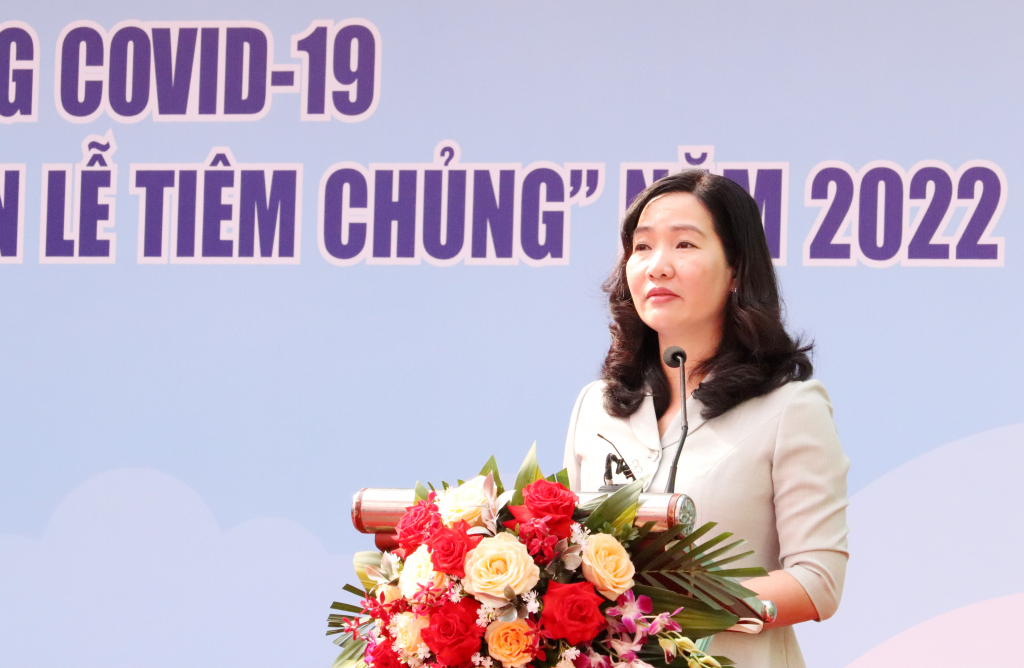 Đồng chí Nguyễn Thị Hạnh, Phó Chủ tịch UBND tỉnh, phát biểu tại buổi lễ.