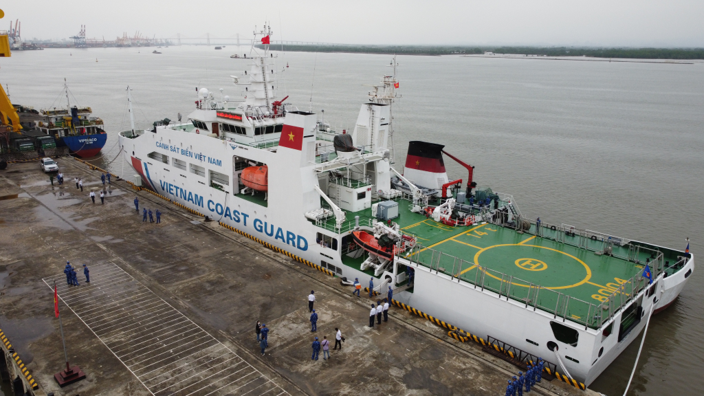 Tàu 8004 rời bến thực hiện nhiệm vụ tuần tra tra liên hợp trên vùng biển lân cận đường phân định Vịnh Bắc bộ giữa lực lượng Cảnh sát biển Việt Nam và Cảnh sát biển Trung Quốc.