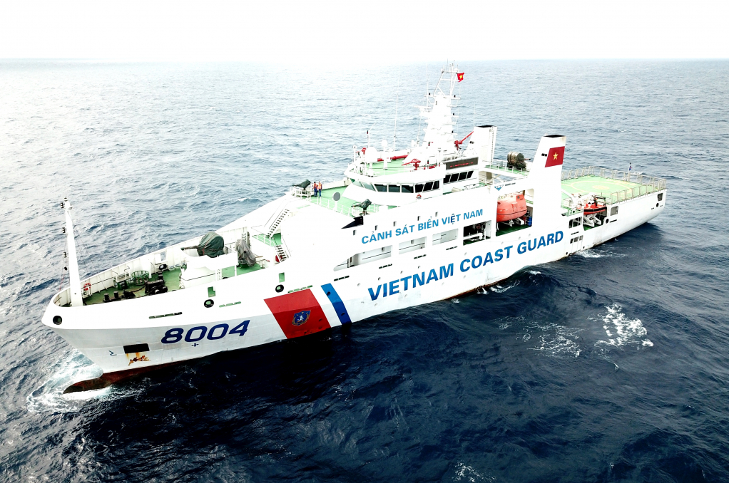 Tàu Cảnh sát biển VN 8004 thực hiện tuần tra chung…
