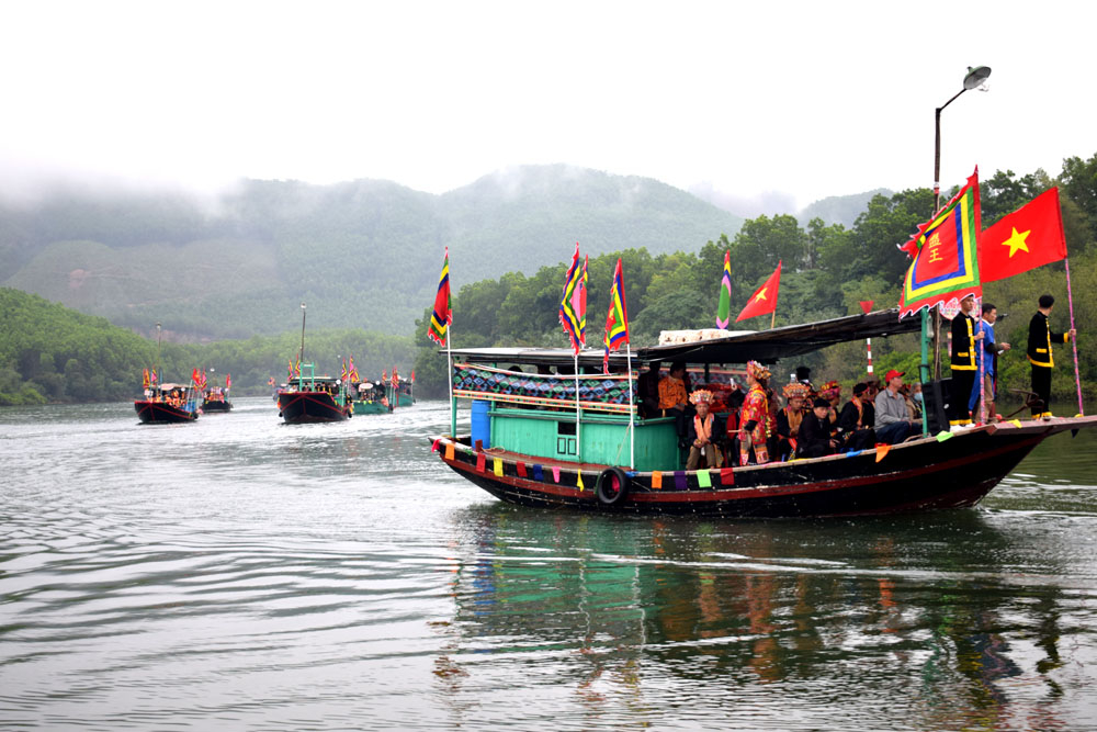 Hành trình vượt biển của người Dao được tái hiện tại Lễ hội Bàn Vương năm 2022
