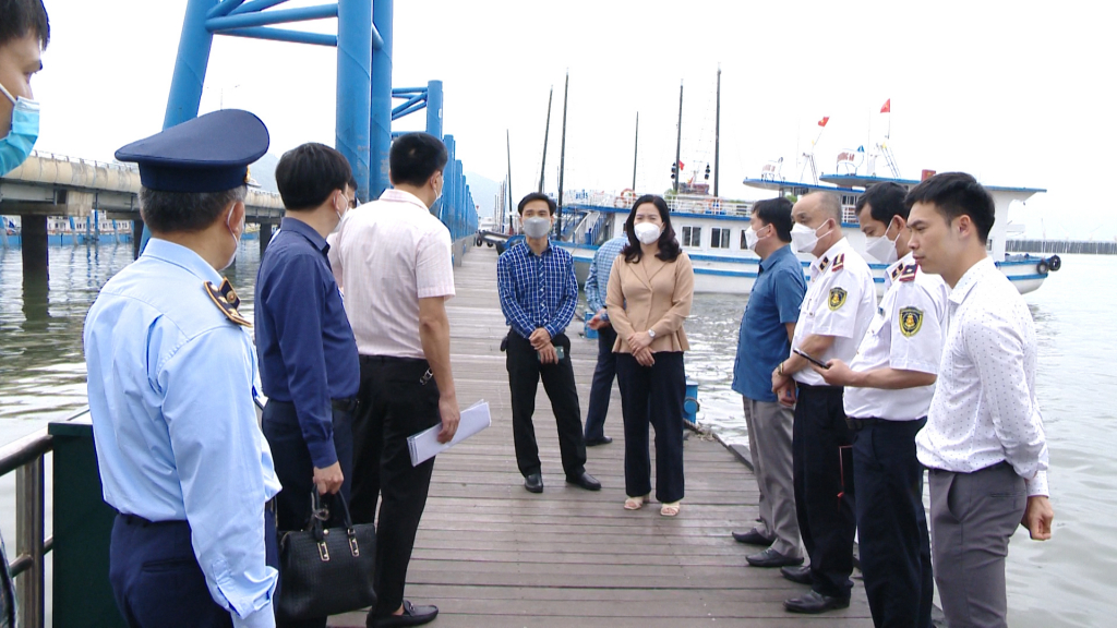 Cảng tàu khách quốc tế Hạ Long cần tăng cường vệ sinh môi trường khu vực mặt nước tại Cảng,
