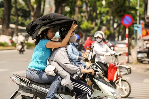 Cac khu vuc tren ca nuoc ngay nang nong, toi mua rao va dong hinh anh 1