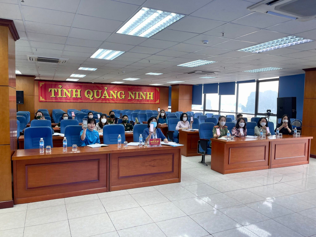 Các đại biểu tham dự điểm cầu tại Hội LHPN tỉnh Quảng Ninh do đồng chí Nguyễn Thị Thủy, Phó Chủ tịch Hội LHPN tỉnh chủ trì.