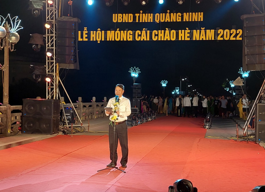 Ông Hồ Quang Huy, Chủ tịch UBND TP Móng Cái phát biểu khai mạc Lễ hội Móng Cái chào hè năm 2022