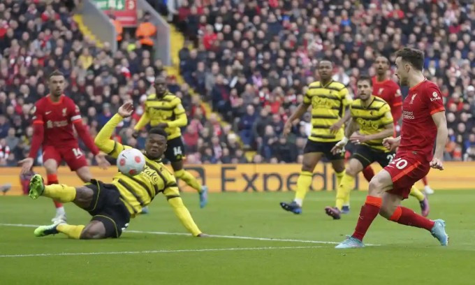 Liverpool lên đỉnh bảng Ngoại hạng Anh