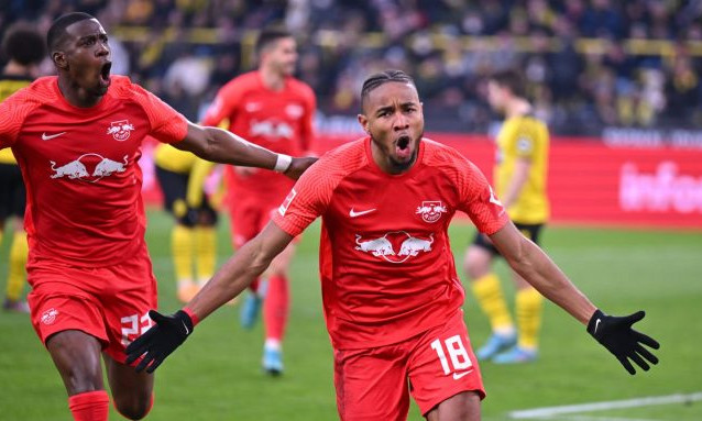 Dortmund bị Bayern bỏ xa 9 điểm