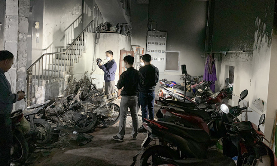 Nghi can phóng hoả khu nhà trọ ở Hà Nội đã có chồng và con