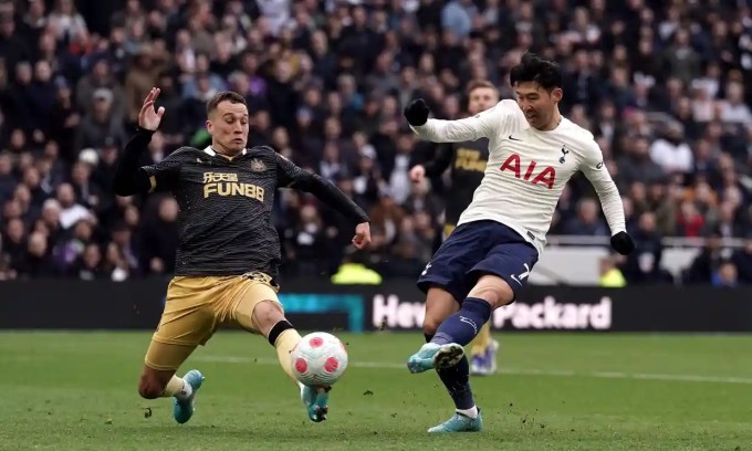 Tottenham vào top bốn bằng trận thắng đậm
