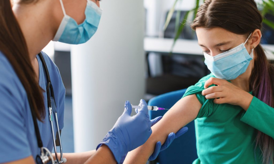Tiêm vaccine phòng COVID-19 cho trẻ từ 5-11 tuổi, cha mẹ cần chuẩn bị gì?