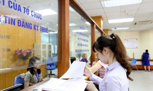 Doanh nghiệp phải khấu trừ thuế trước khi trả cho cá nhân