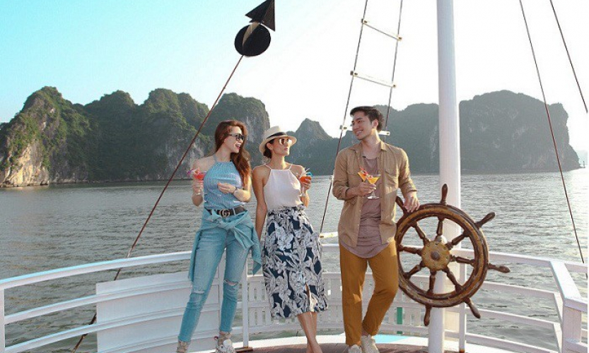 Khám phá vẻ đẹp của kỳ quan thiên nhiên thế giới Vịnh Hạ Long