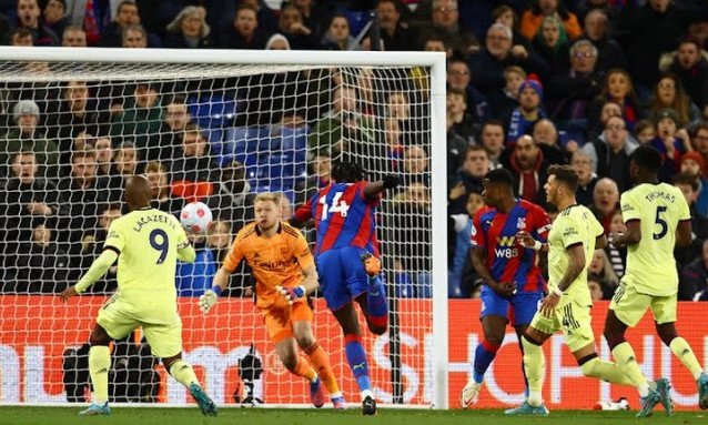 Arsenal thảm bại tại Ngoại hạng Anh