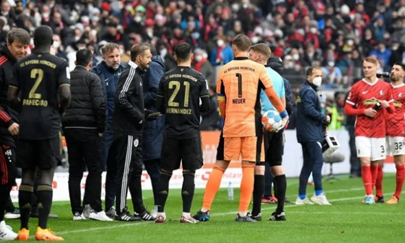 Bayern Munich nguy cơ bị trừng phạt sau sự cố 12 cầu thủ trên sân