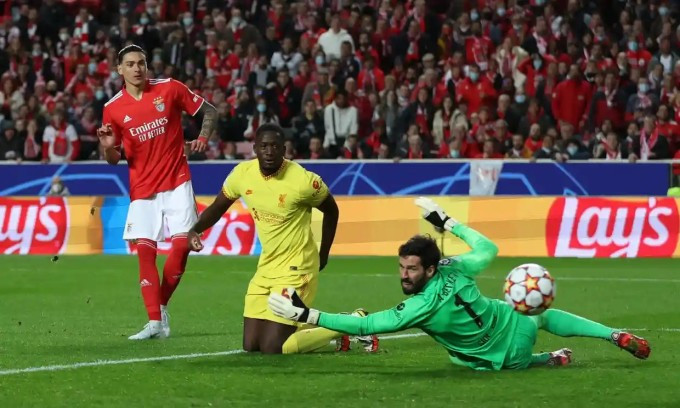 Liverpool đặt một chân vào bán kết Champions League