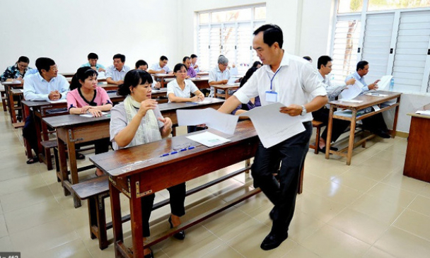 Trường hợp nào phải bổ sung chứng chỉ ngạch chuyên viên?