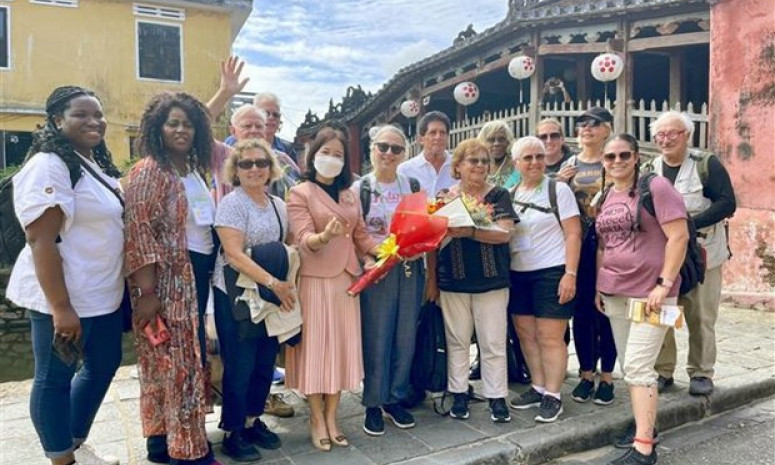 Hoi An welcomes first foreign tourists in 2022