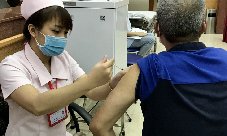 Sáng 7/4: 2 ngày nữa gần 1 triệu liều vaccine phòng COVID-19 tiêm cho trẻ từ 5 - dưới 12 tuổi về Việt Nam