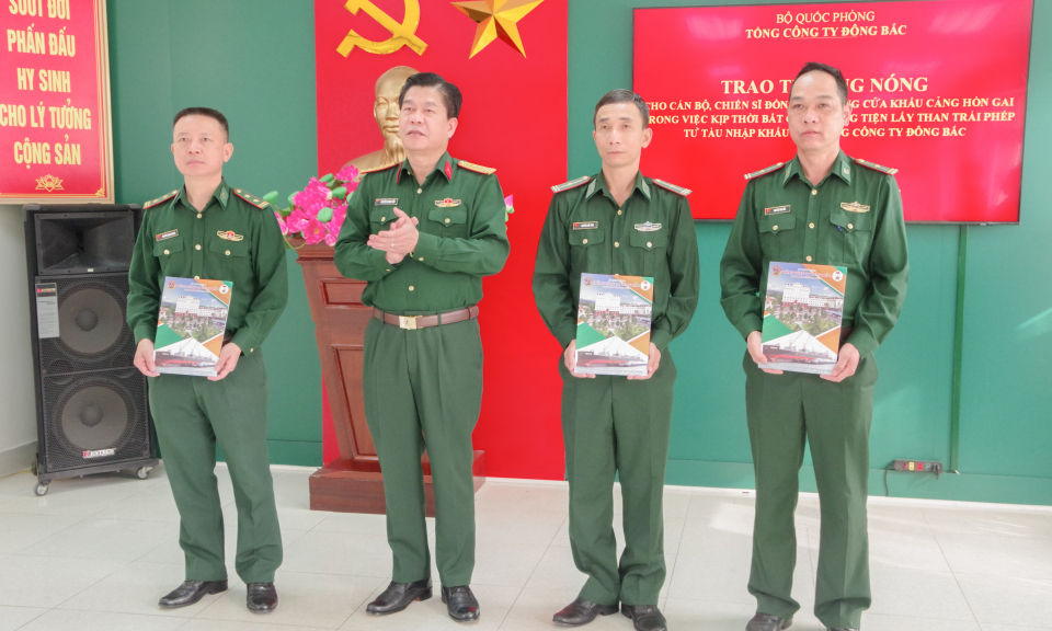 Thưởng “nóng” cho tập thể Đồn BP Cửa khẩu cảng Hòn Gai