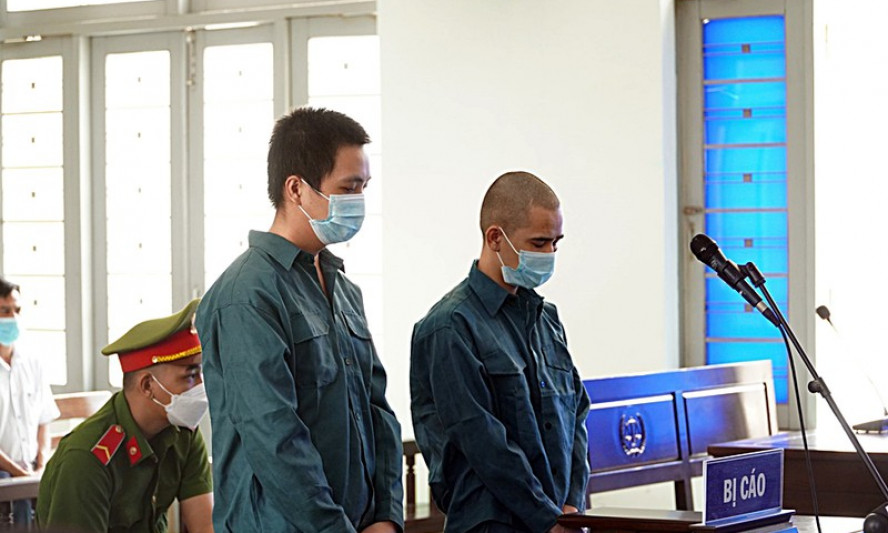 2 thanh niên dùng súng bắn người do mâu thuẫn trên đường