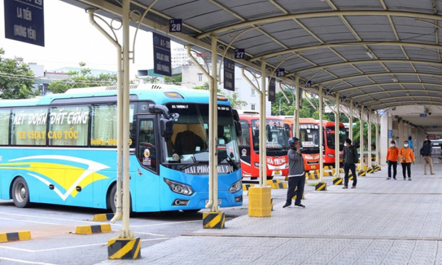 Giá vé máy bay, xe khách “đón đầu” dịp nghỉ lễ