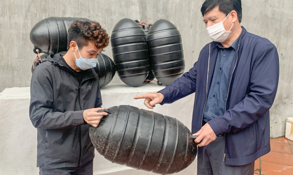 Sớm có phương án xử lý phao xốp sau thay thế