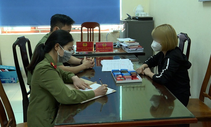 Cặp vợ chồng làm giả hàng trăm nghìn giấy khám sức khỏe COVID-19
