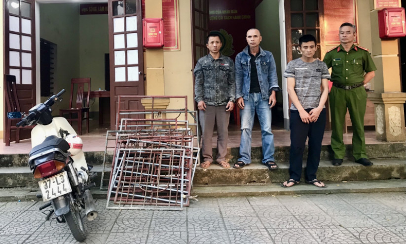 Bắt nhóm con nghiện chuyên "quờ quạng" nghĩa trang