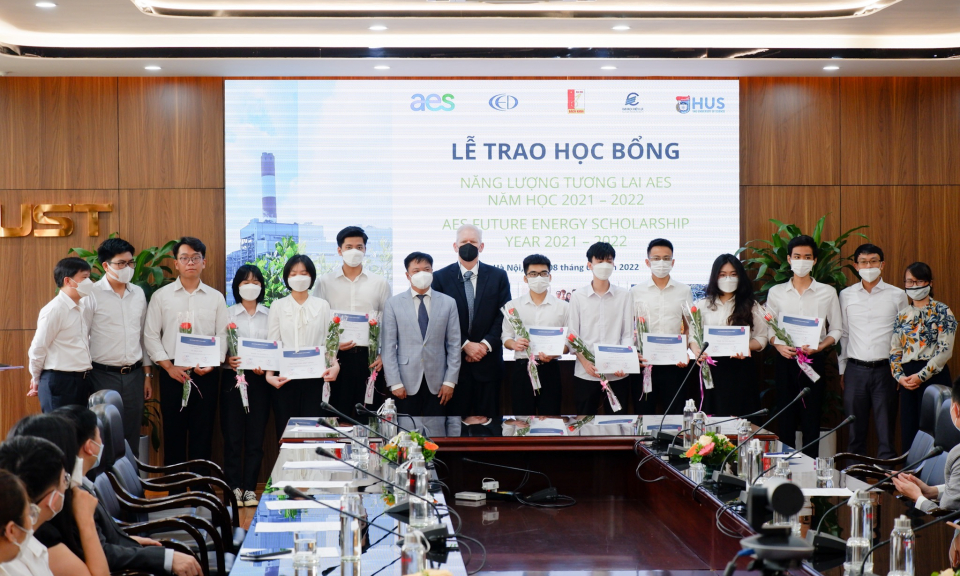 AES Việt Nam tặng học bổng Năng lượng Tương lai AES cho sinh viên ngành điện