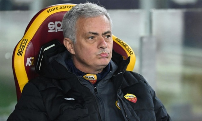 Ẩu đả, UEFA cấm trợ lý Mourinho và HLV đối thủ