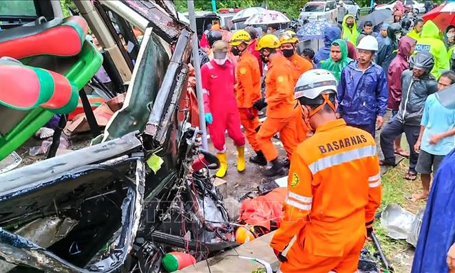 Tai nạn giao thông thảm khốc tại Indonesia khiến 16 người thiệt mạng