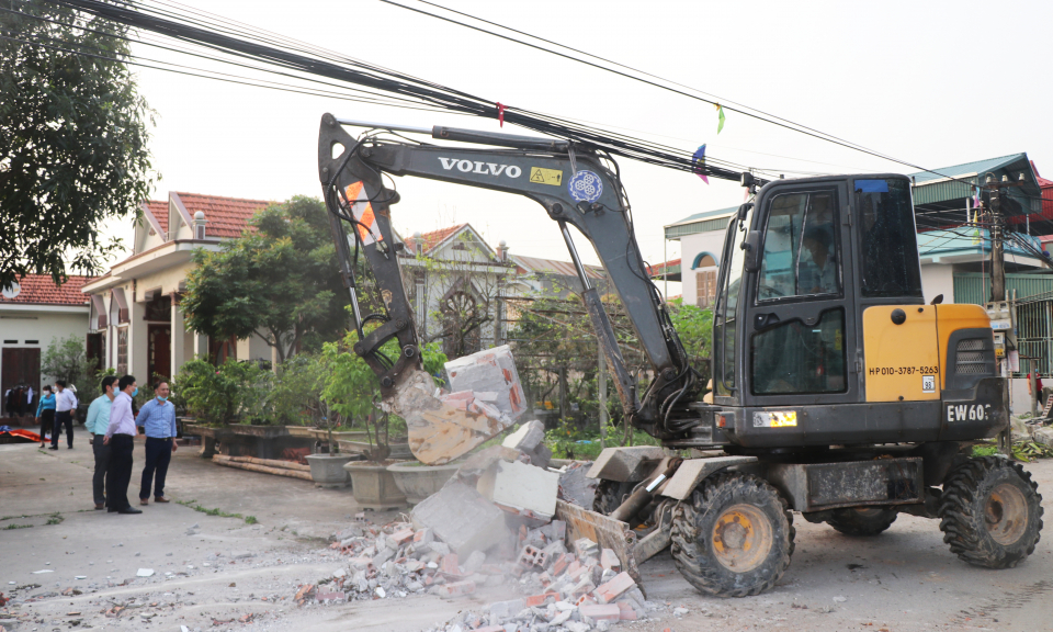 Chuyện thi công tuyến đường Xóm Giữa