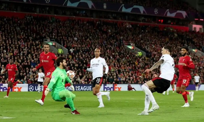 Liverpool vào bán kết Champions League dù hòa 3-3